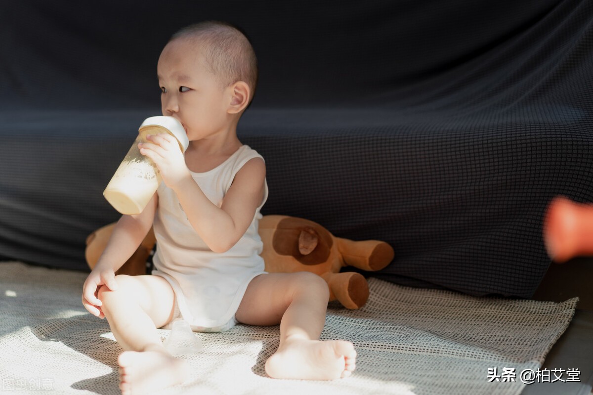 产妇奶水少快速下奶解决奶水不足,产后一个月奶水不足怎么追奶