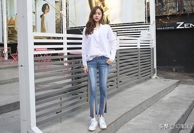 韩国女人穿什么运动鞋好看 (韩版休闲鞋女鞋怎么搭配裤子)