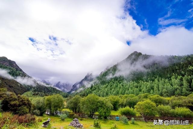 关于四川名胜古迹的五副对联,四川的名胜景点的对联赏析