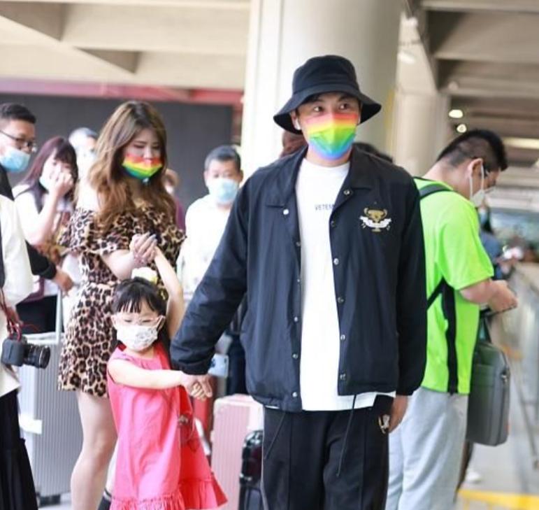 秦昊伊能静女儿米粒现在长啥样了,秦昊伊能静女儿小米粒