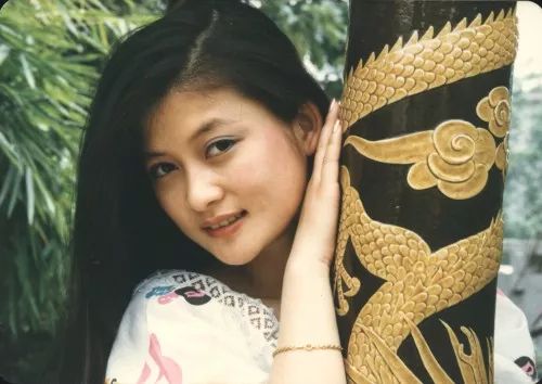 朱晓琳1984年妈妈的吻专辑完整版,朱晓琳第一次唱妈妈的吻歌曲视频