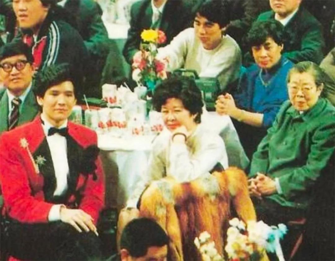 红楼梦草蛇灰线伏脉千里什么意思,草蛇灰线伏脉千里的下一句是什么