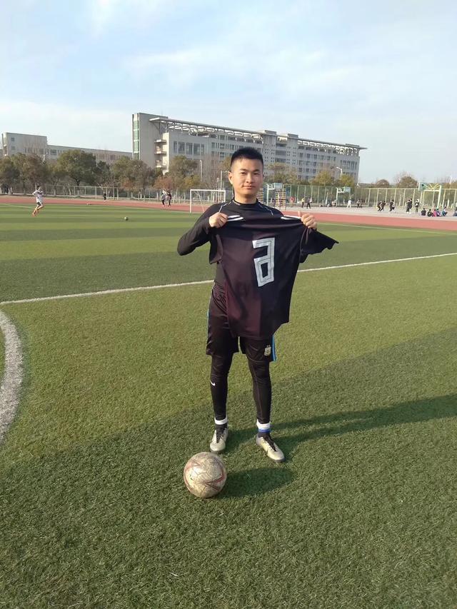 回顾我的建大足球七年三冠，向我的偶像詹皇八年三冠致敬！