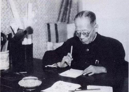 郭沫若和沈尹默为“虢镇中学”题写校名，谁的水平更高？更耐看？