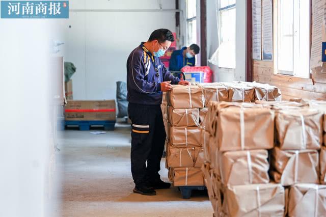 快递收派员一个月能挣多少钱,郑州快递员工资一般多少