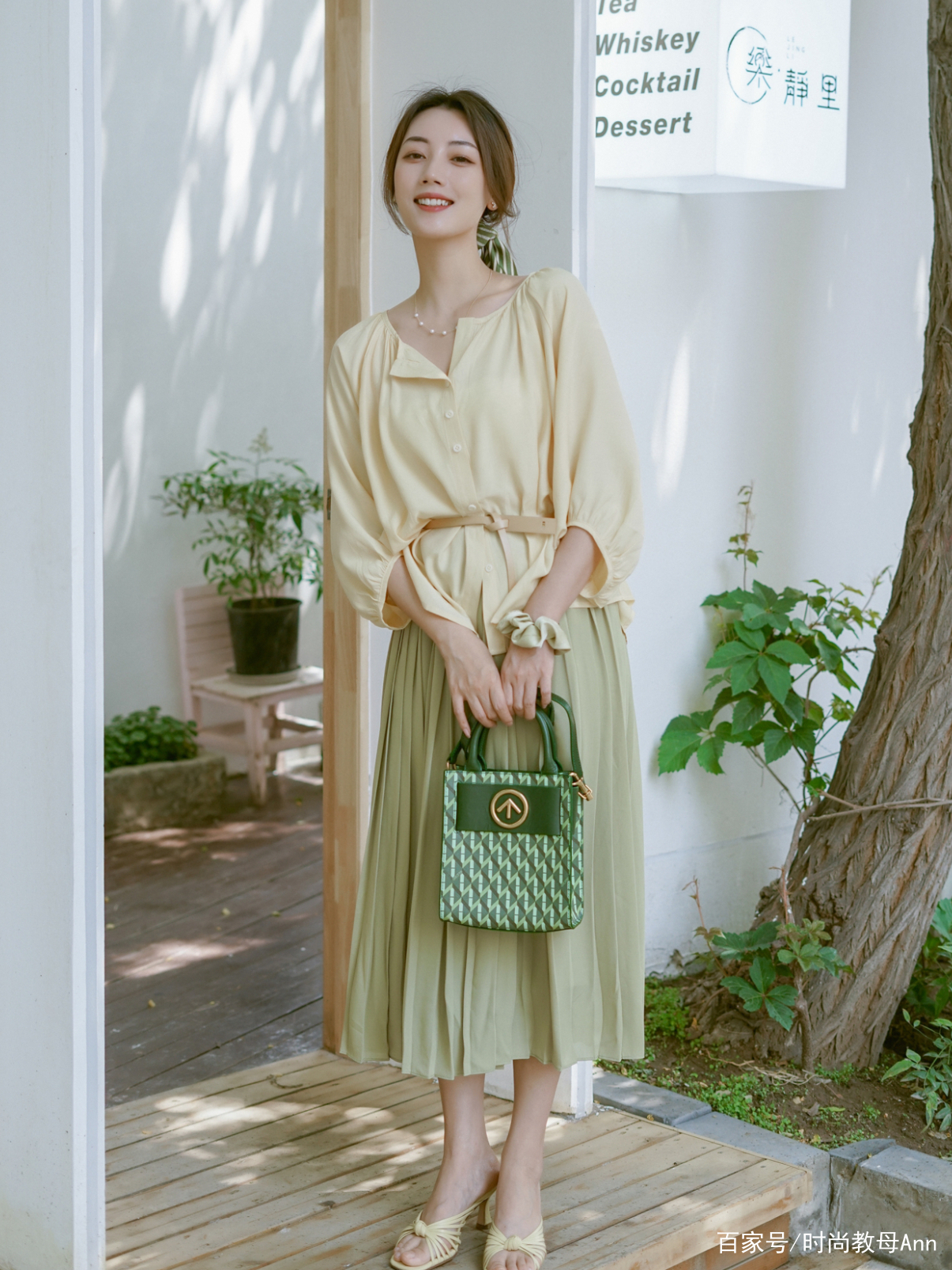 搭配高腰阔腿裙的上衣,短高腰裙的搭配夏