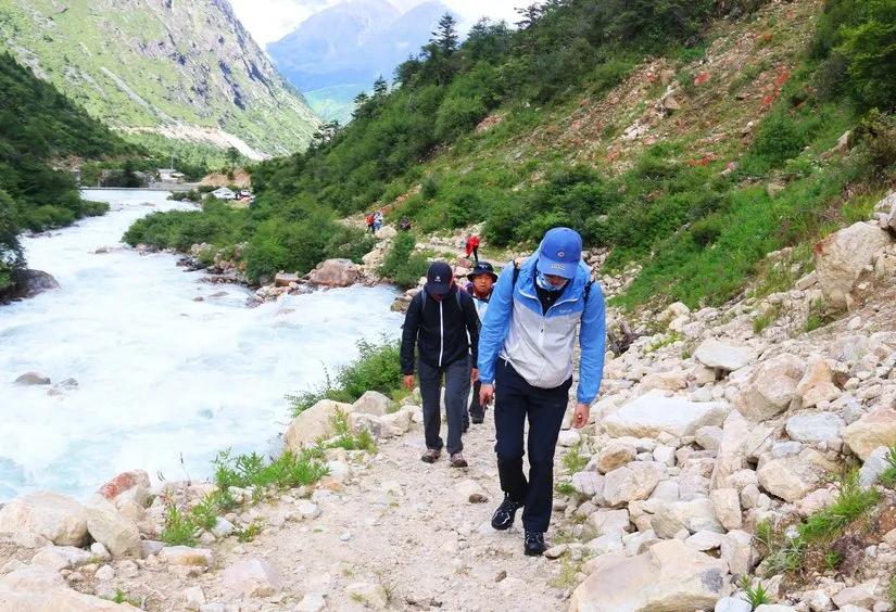 贡嘎山的徒步,贡嘎雪山大环线徒步游记