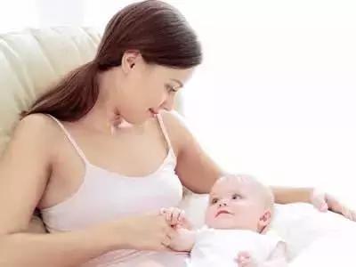 顺产产妇回病房月嫂怎么护理,月嫂怎样解决产妇涨奶问题