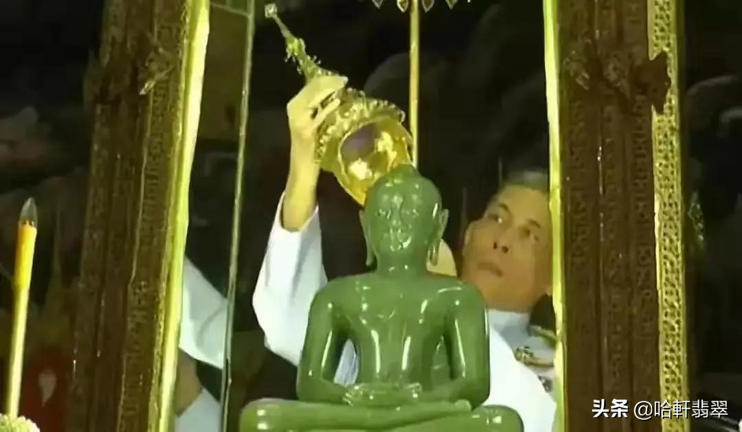 泰国国宝翡翠佛像图片,玉佛国宝