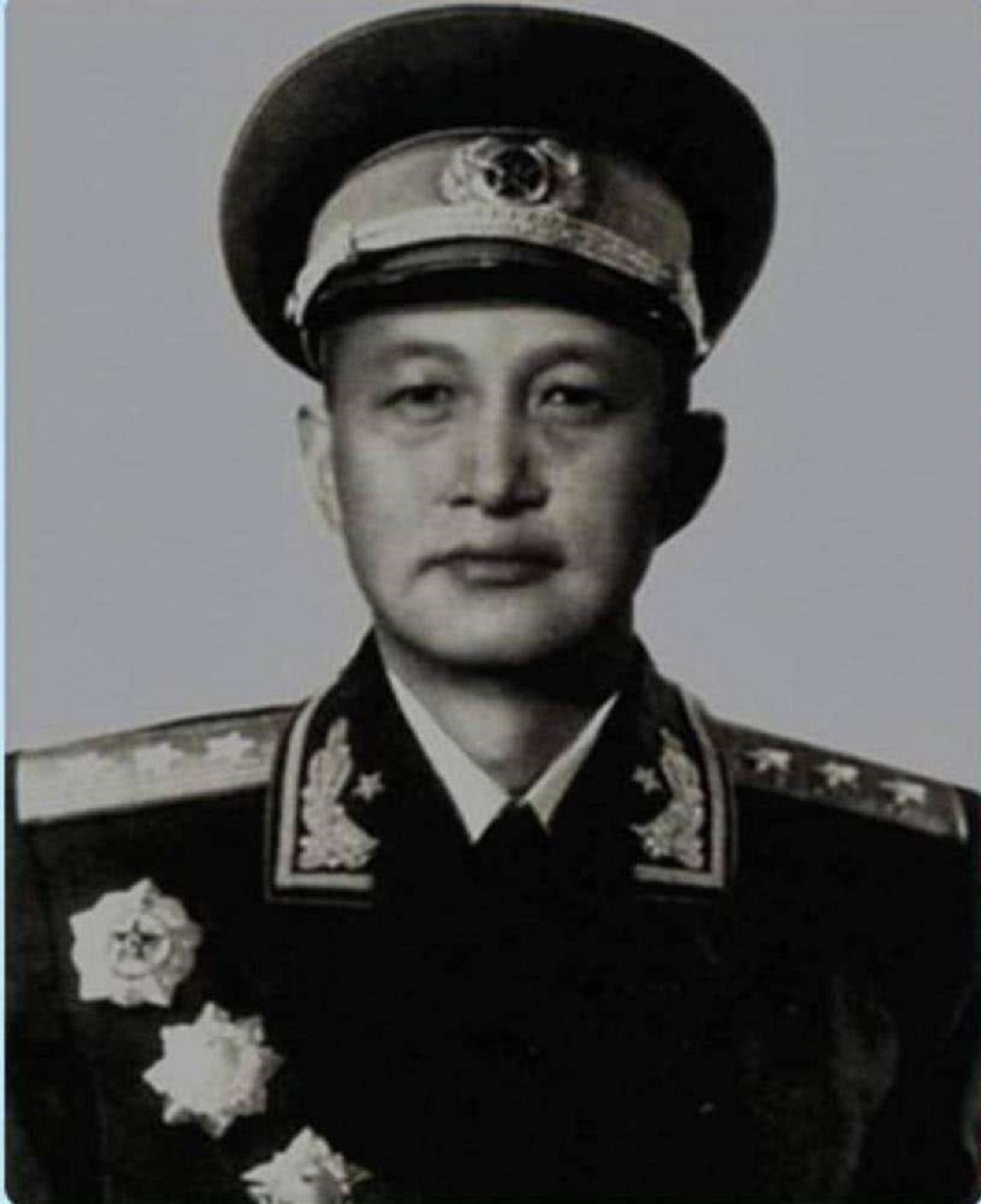 中国唯一“六星上将”，老婆100岁高龄，儿子不是省长便是少将