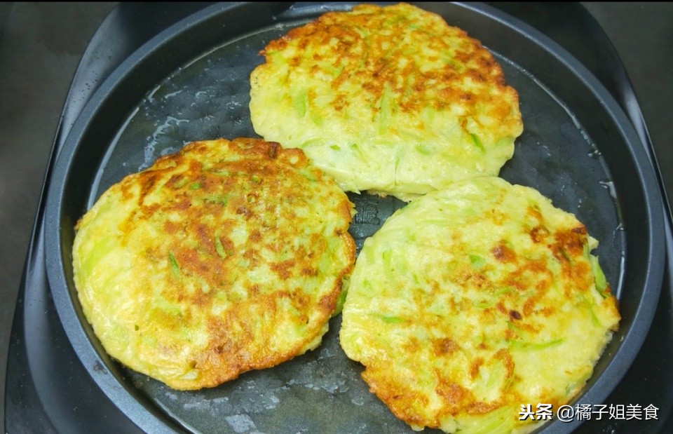 家常烙饼最好吃的做法,又酥又软的家常烙饼简单做法