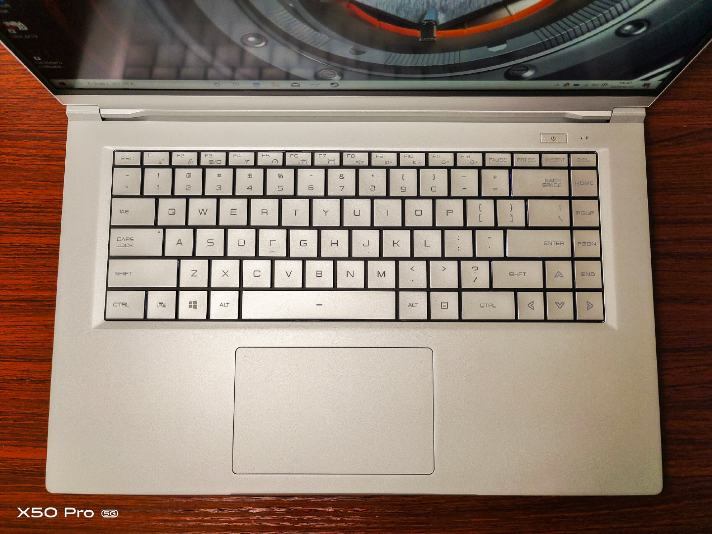 机械革命4060笔记本中正评测,机械革命code01