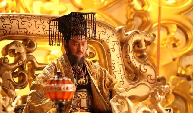 老皇帝刚驾崩，13岁太子便临幸后妈，却阴差阳错造就一千古明君