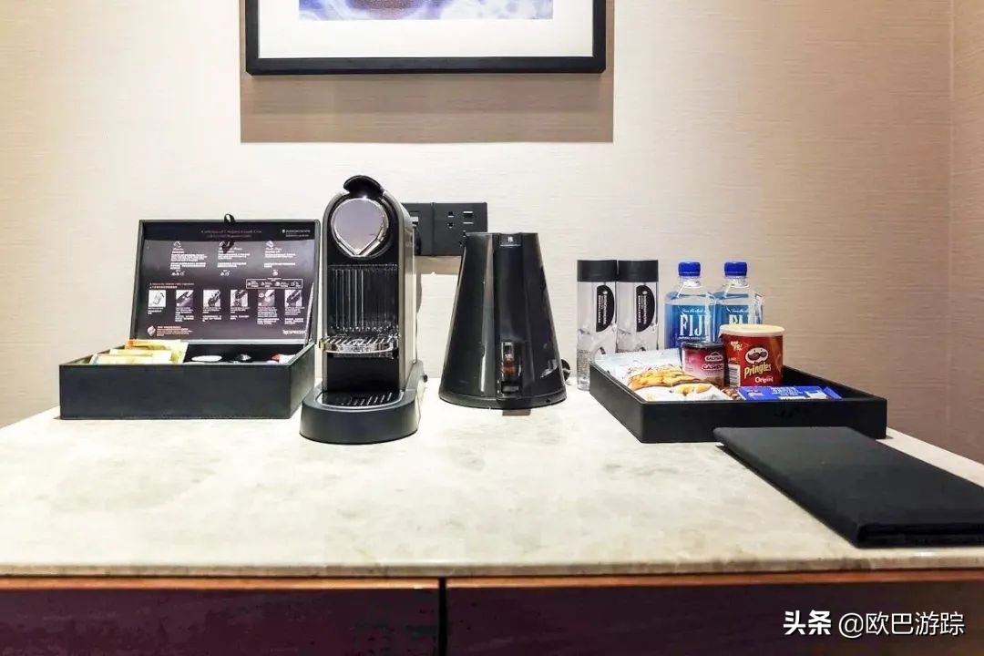 魔都四叶草洲际酒店，享缤纷自助大餐，国庆畅玩快闪啤酒节