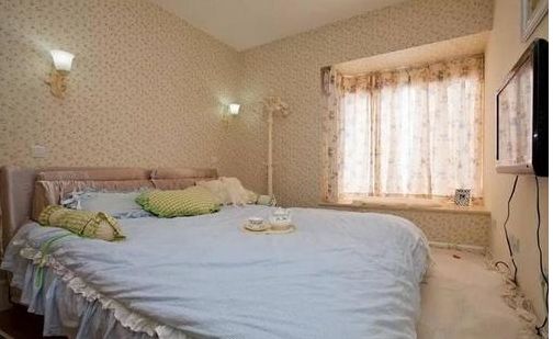 老公利用妙招，解决了次卧面积太小放不下床的问题，真不错