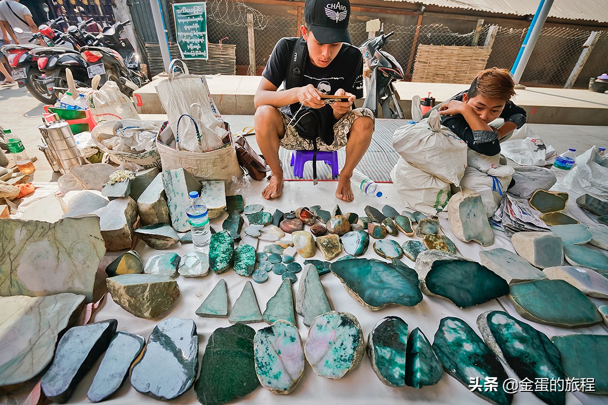 缅甸翡翠地摊市场收货直播,带大家看缅甸翡翠直播现场