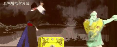 一个只争第一的姑娘，在台上扮男人却成了“头牌”