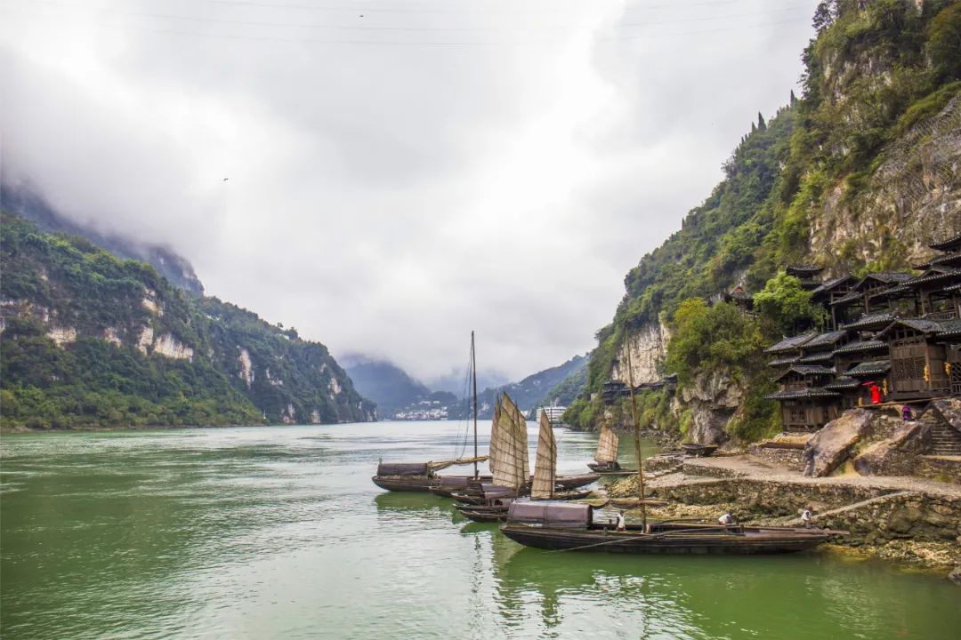 火车豪华旅游专列卧铺,空调旅游专列