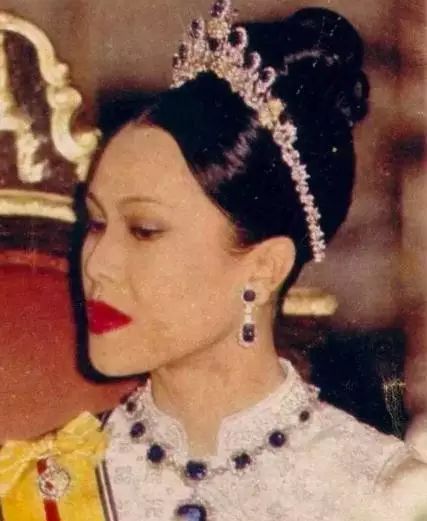 泰国王后诗丽吉年轻时候纪录片,泰国诗丽吉王后的珠宝
