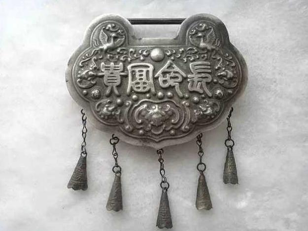 为什么长命锁不能父母买给孩子,儿童长命锁为什么只有小孩戴