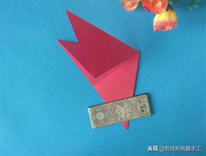 五瓣花窗花的剪纸过程,剪纸教程五瓣心形窗花的剪纸方法