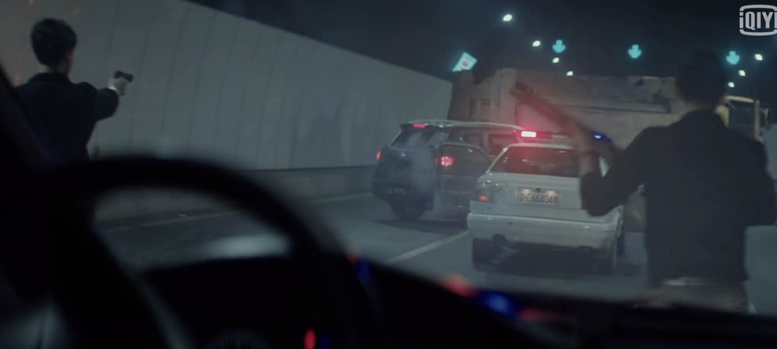 沉默的真相——幽暗的角落中等待划破黑暗的一束光