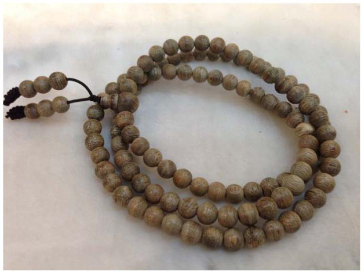沉香木头手串图片大全,沉香手串木质干了能盘亮吗
