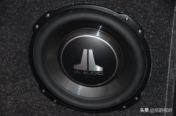 一套发烧级的音响要有哪些设备,真正的发烧级汽车音响功放