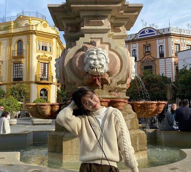 刘诗诗同款连衣裙穿搭,刘诗诗泡泡袖针织裙优雅大气