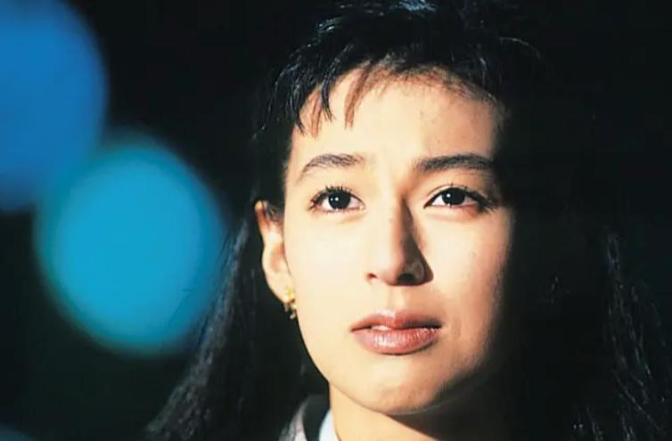 女神铃木保奈美：两婚两离，息影十年育三女，爱情终于败给现实