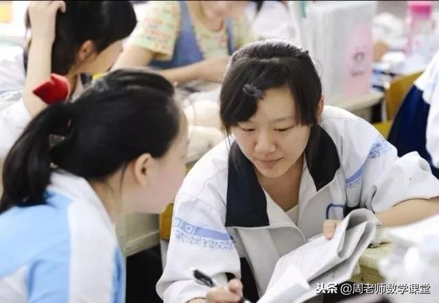 初中数学二次根式含答案,初中数学二次根式选择题讲解