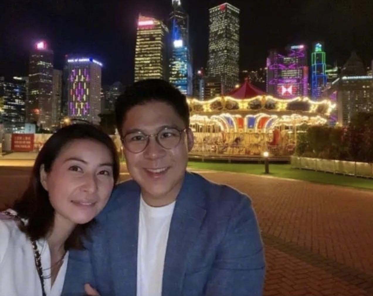 郭晶晶晒一家六口合照表白霍启刚,郭晶晶挺孕肚现身