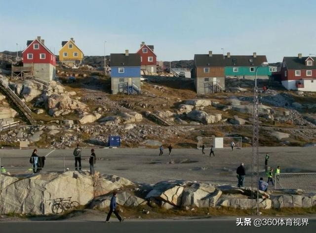 格陵兰全国足球联赛,格陵兰足球联赛