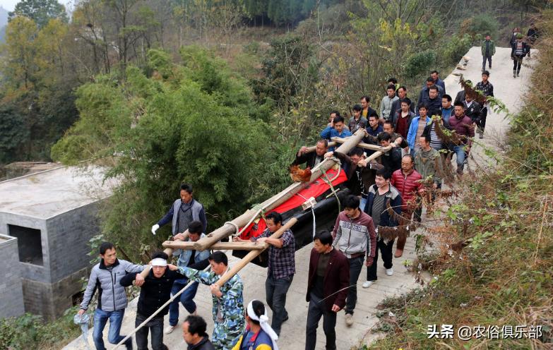 俗语雨打棺雨打坟,关于雨打棺的说法
