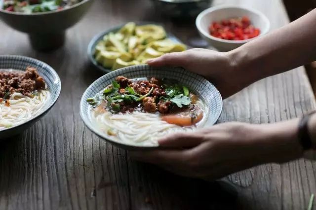 整理饭桌的秘诀,怎么拍一人食饭桌