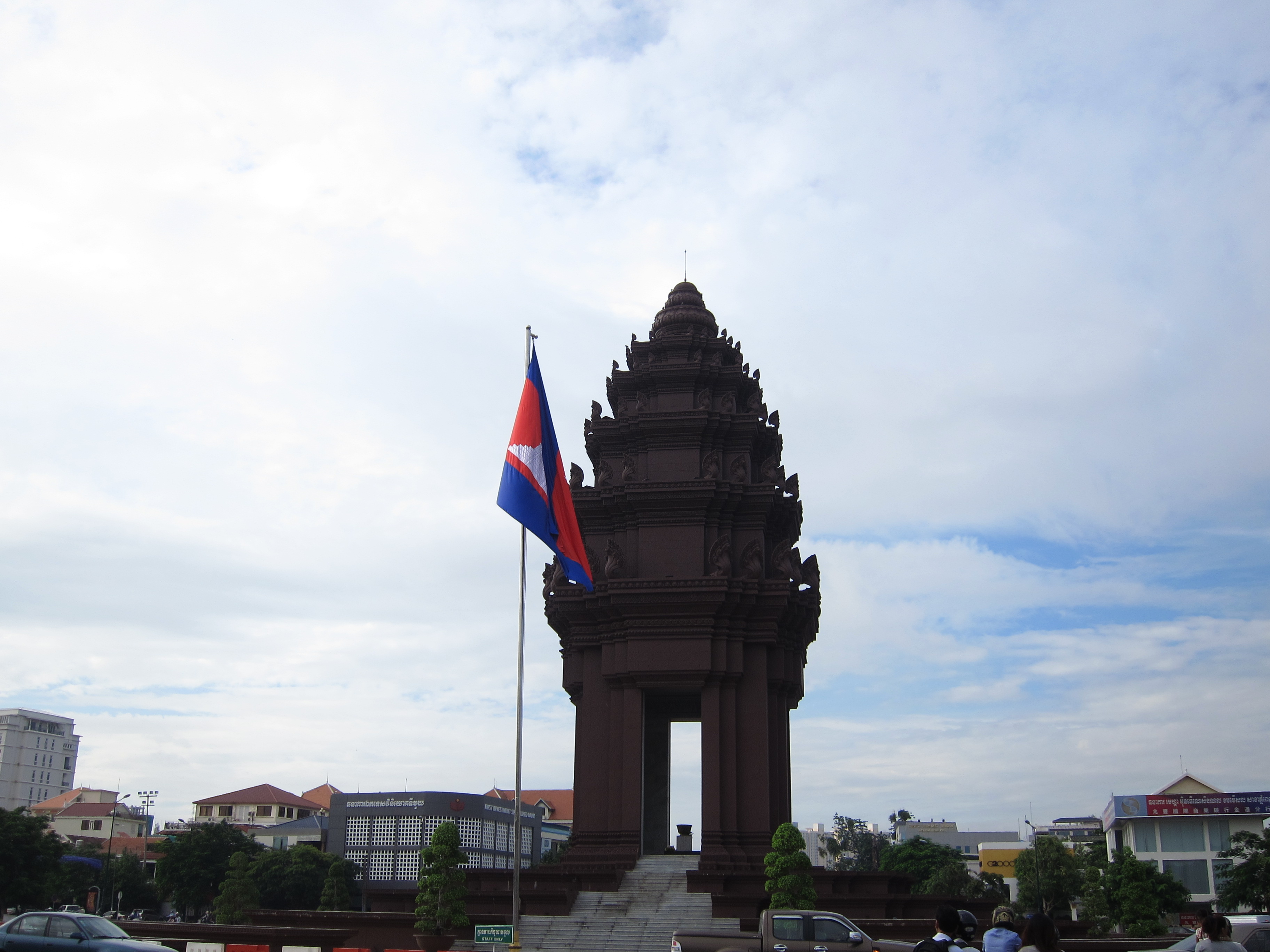 中国小伙在柬埔寨的视频,骑行去柬埔寨的小伙