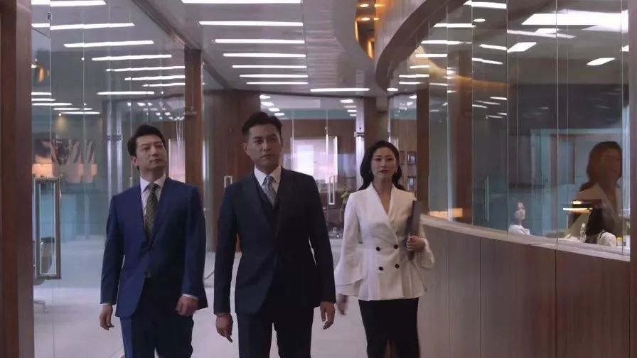 栗娜升职了吗,栗娜穿了多少套连衣裙