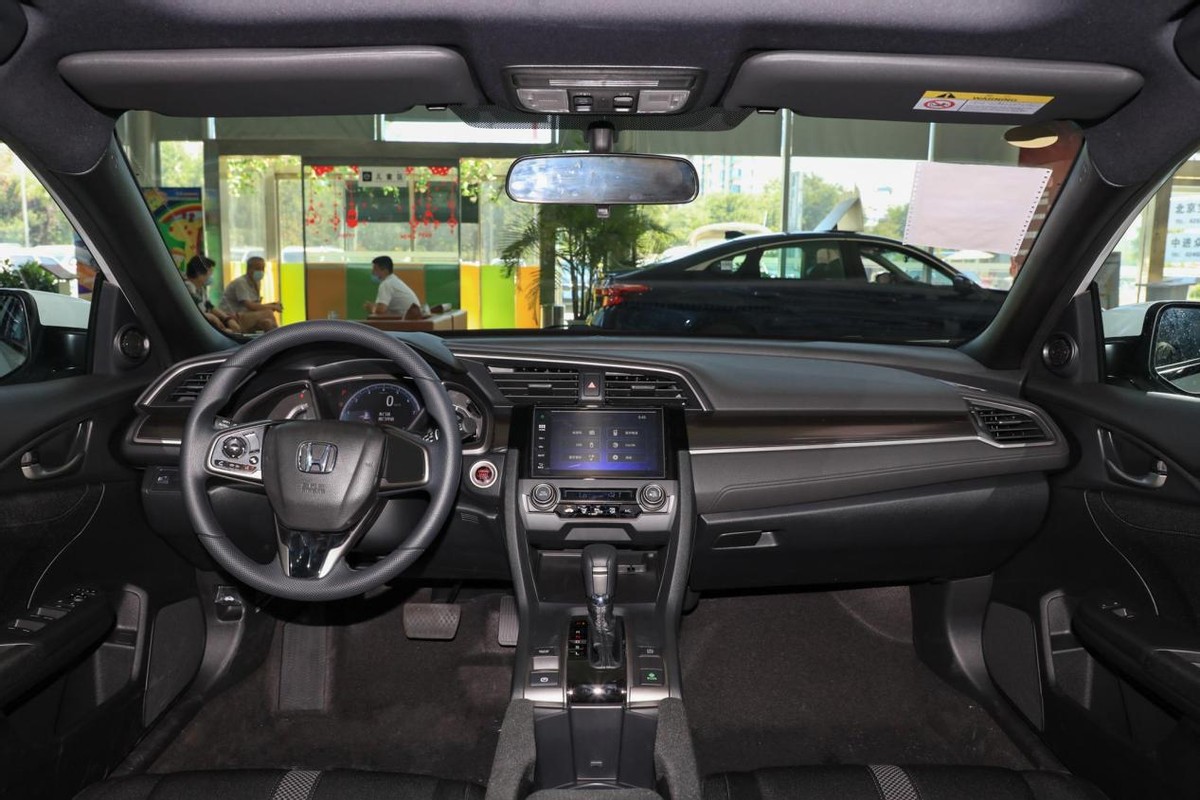 全新思域实车曝光网友小号雅阁,十一代思域和低配雅阁怎么选