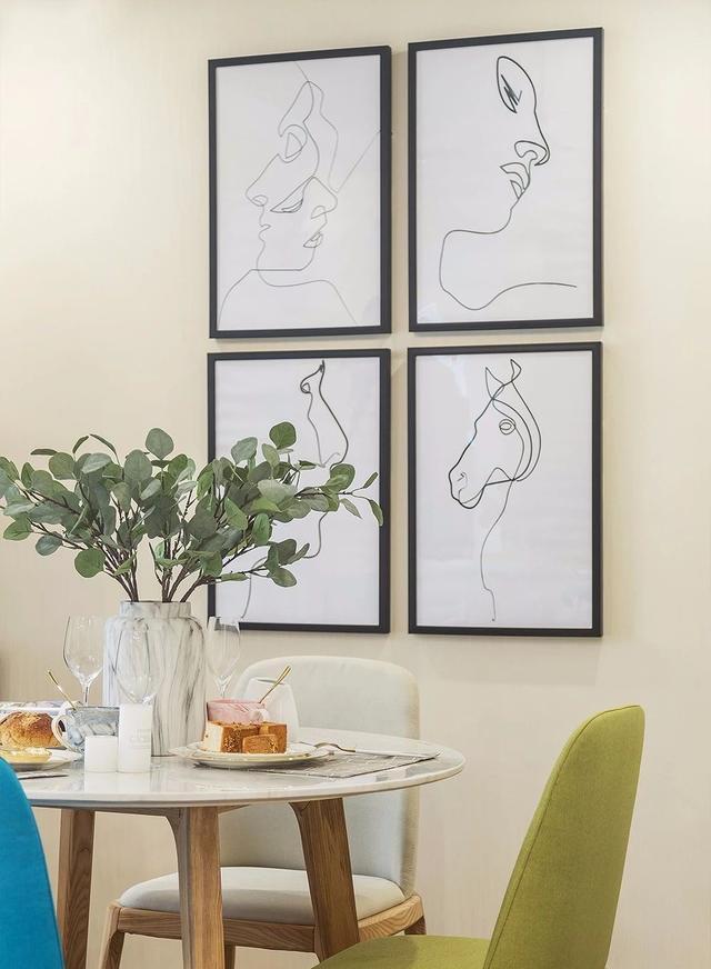 小次卧连着阳台砌墙做榻榻米,老破小阳台变卧室增加一间房