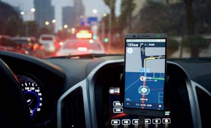 汽车有导航为什么还要用手机导航,为什么车自带导航还用手机导航呢