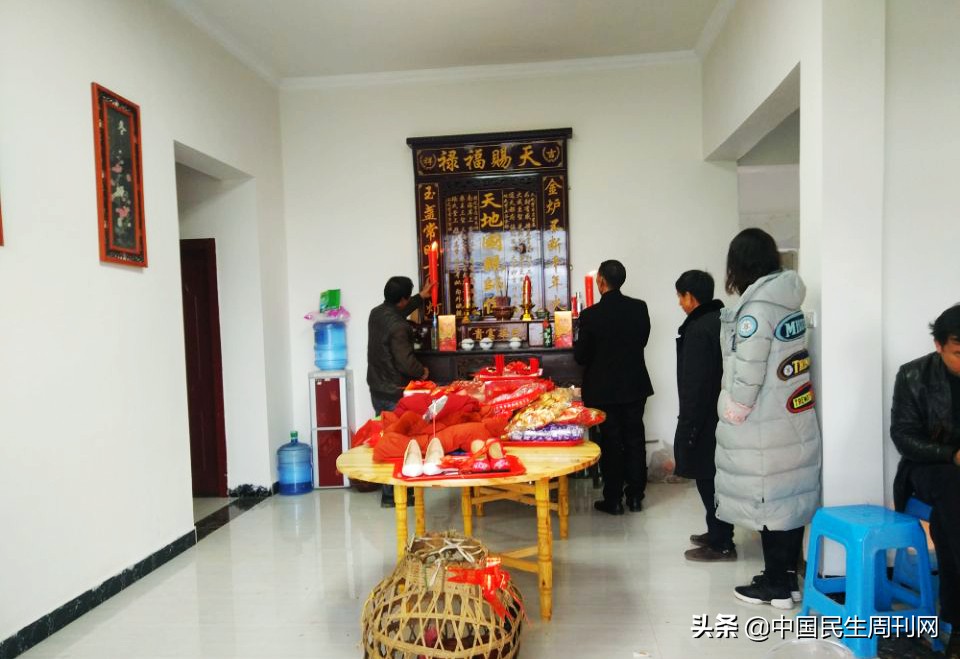 139999加“三金”，农村攀比式的婚礼，让很多未婚小伙谈婚色变