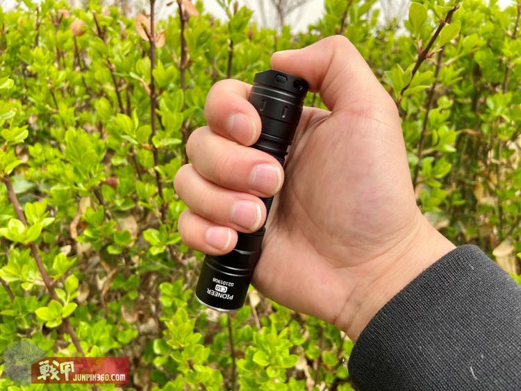 流明开拓者c30手电筒,开拓者c33手电黄光