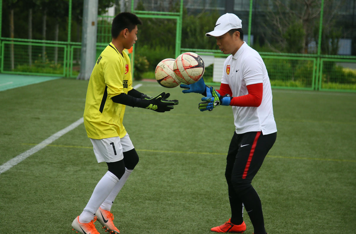 中韩国际青少年足球交流训练营,中韩足球青训比赛