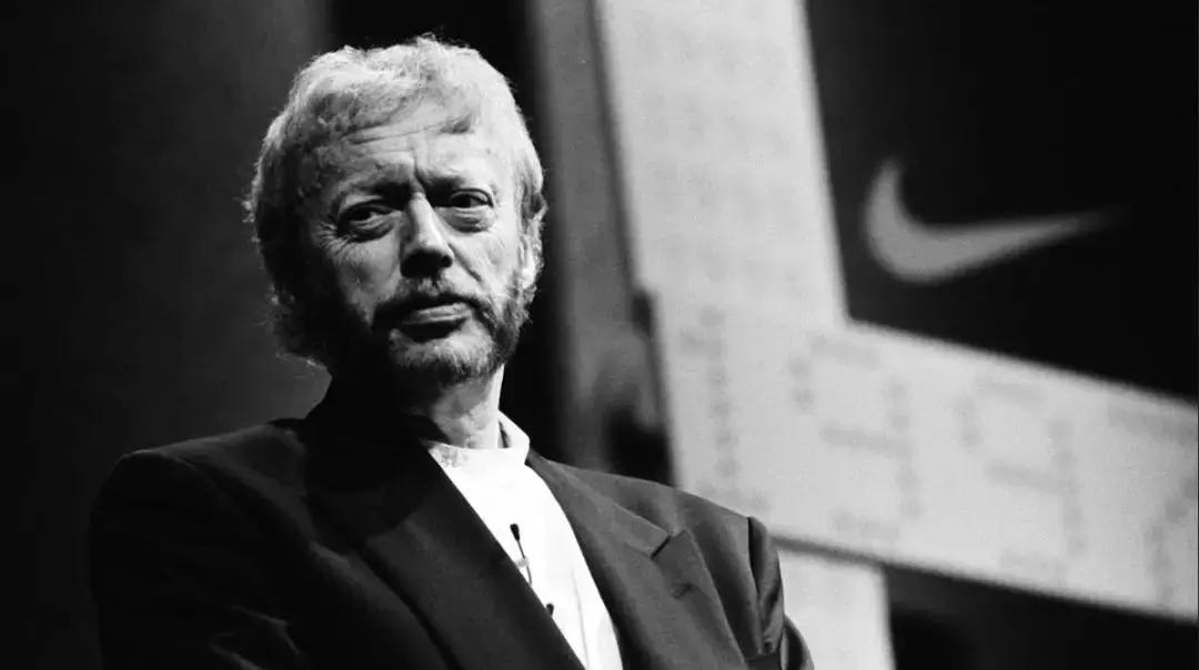 鬼冢虎是不是耐克的代工,耐克创始人鬼冢虎