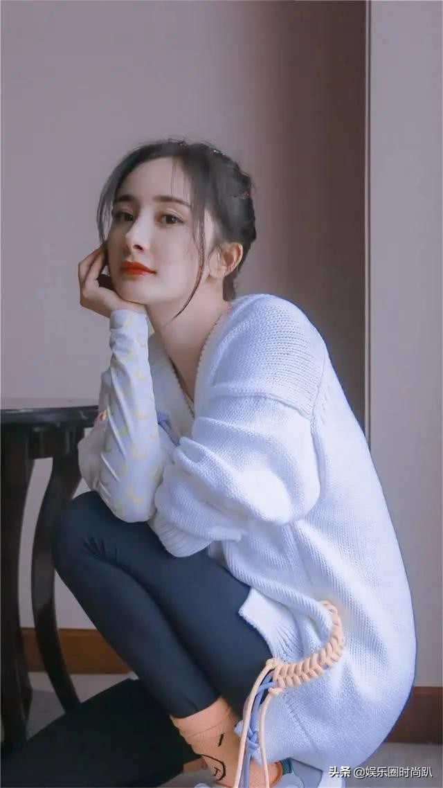 杨幂同款袜子穿搭,杨幂袜子搭配