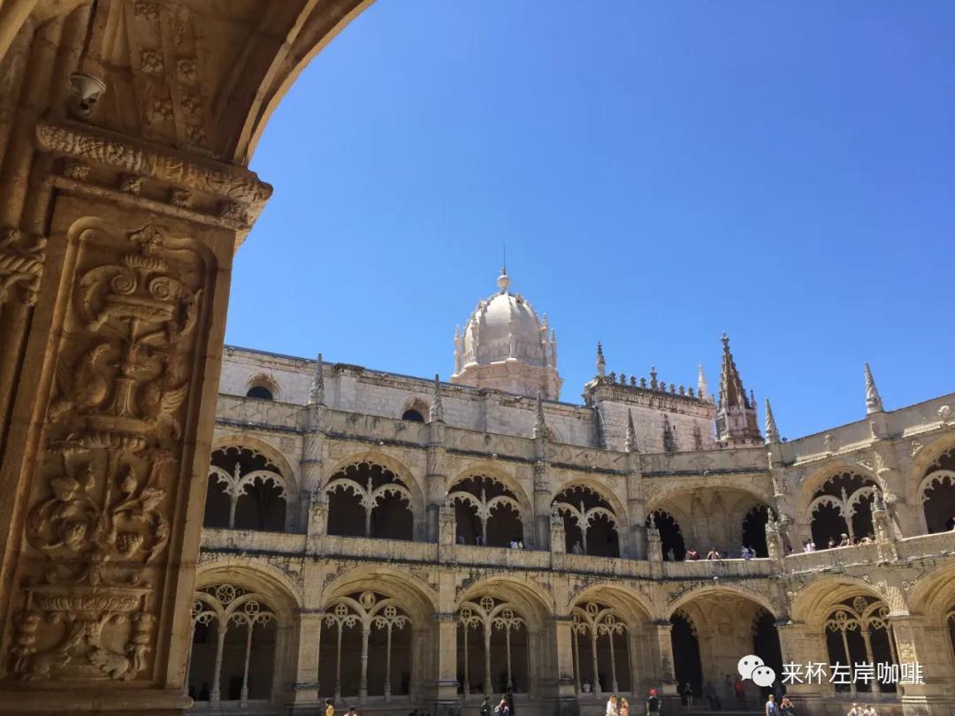 一座经历3次八级大地震不倒的塔,一座修道院