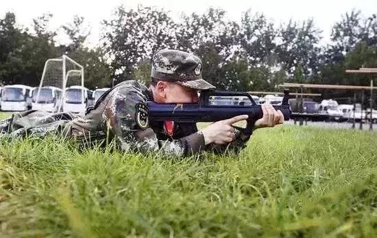 在上大学的时候去当兵，是一种怎样的体验？