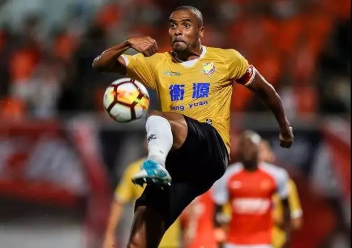 在中国踢满8年，保持队史最高出场纪录！他却说：上海房子太贵了