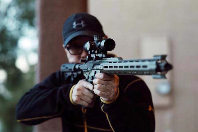 疫情期间美国华人囤枪,美国疫情囤枪真实情况