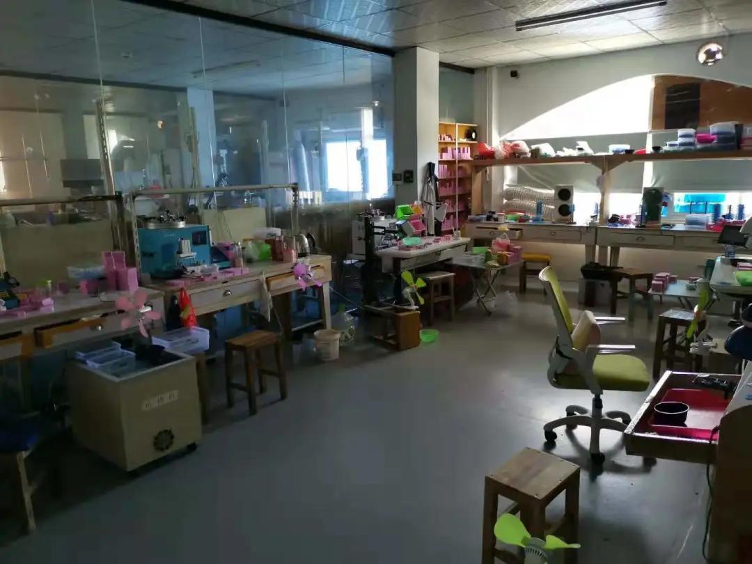 微信、闲鱼上“闪闪动人”的名牌首饰,其实是……